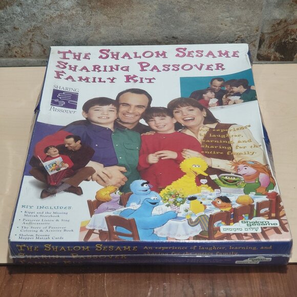 The Shalom Sesame Sharing Passover Family Kit Sealed - Picture 3 of 11